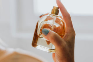 Ruszyła promocja „1+1 gratis” w Rossmannie. Najgorętsze trendy objęte akcją 