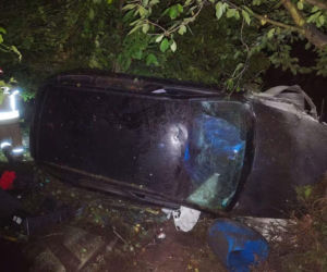 Przeworsk: 21-latek w Audi miał ponad 1,5 promila. Uderzył w ogrodzenie i drzewo