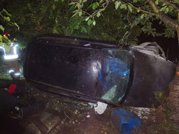 Przeworsk: 21-latek w Audi miał ponad 1,5 promila. Uderzył w ogrodzenie i drzewo