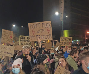 Protest kobiet w Katowicach. Ponad 20 tysięcy osób demonstrowało na rynku i katowickich ulicach. Takich tłumów Katowice jeszcze nie widziały [ZDJĘCIA, WIDEO]