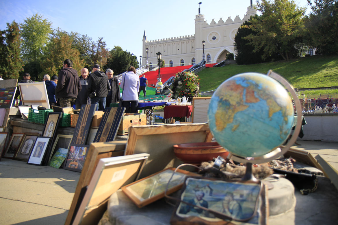 Giełda staroci na Placu Zamkowym w Lublinie