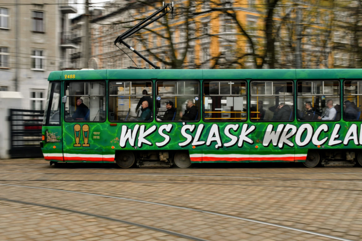 Tramwaj MPK pomalowany w barwy Śląska Wrocław