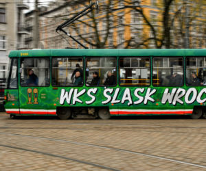 Tramwaj MPK pomalowany w barwy Śląska Wrocław