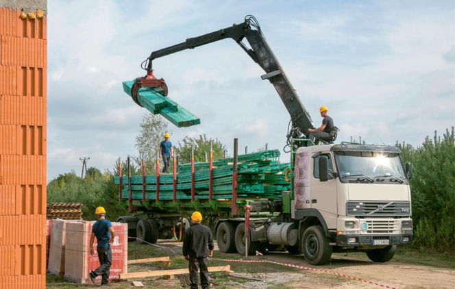 Budowa a działka sąsiada: Czy musisz dostać zgodę na wejście?