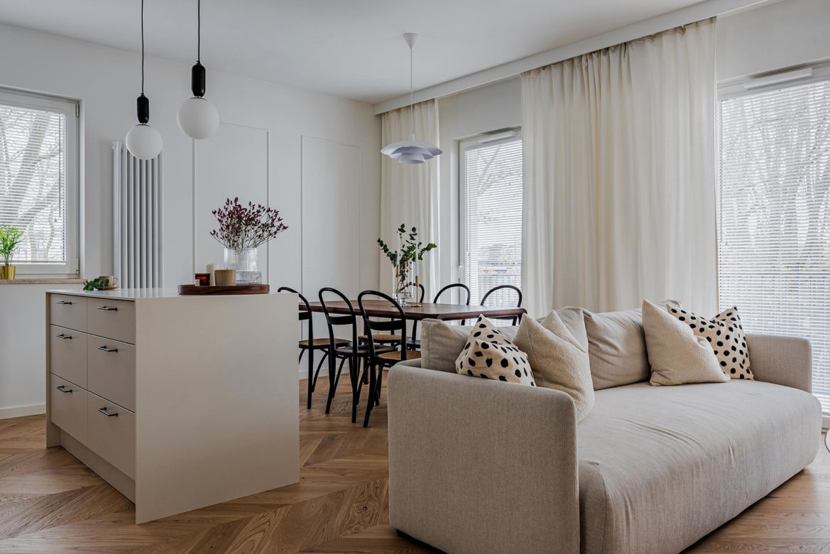 Salon i widok na kuchnię