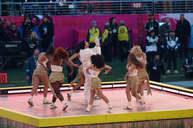 Halftime show na Super Bowl 2026: Bad Bunny, Lady Gaga, Pedro Pascal, Cardi B, John Bon Jovi i smaczki polityczne