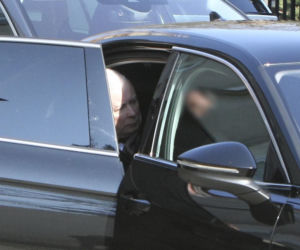 Jarosław Kaczyński szykuj się do świąt. Prezes PiS z kolorową palmą