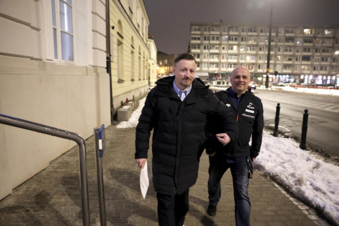 Adam Małysz po naradzie w ministerstwie sportu. Afera z szefem PKOl zakończona? Jego mina mówi wiele [ZDJĘCIA]
