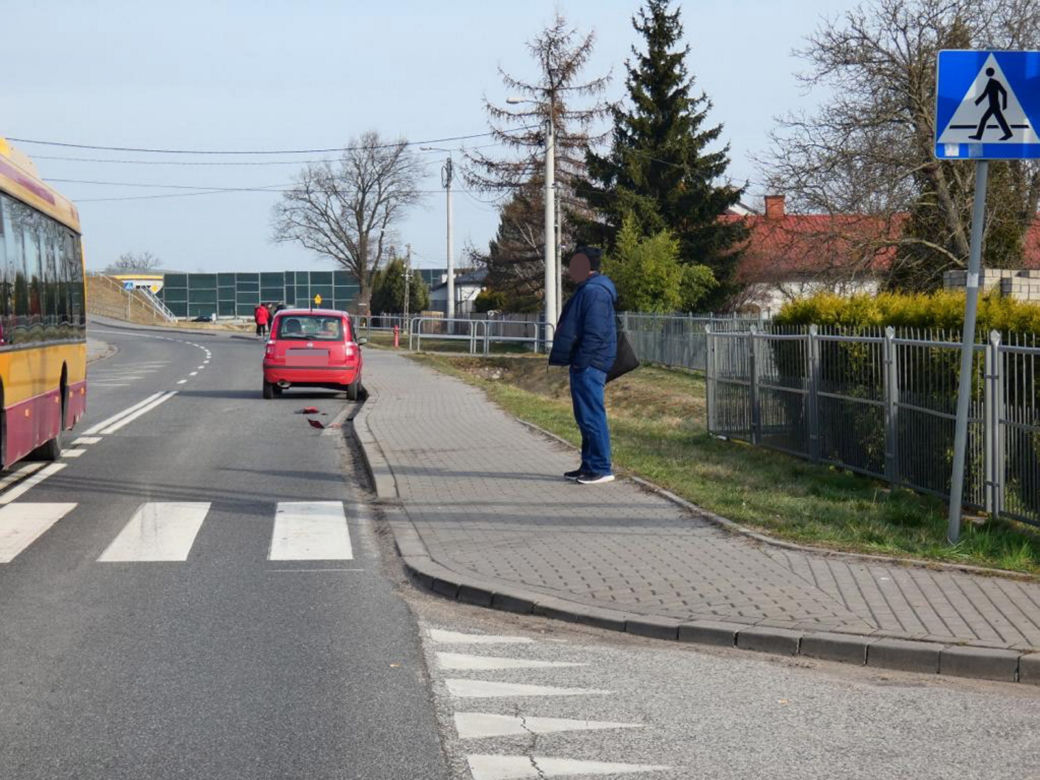 Wypadek w Brwinowie. 12-latka potrącona na pasach
