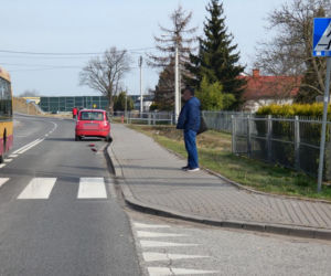 Wypadek w Brwinowie. 12-latka potrącona na pasach