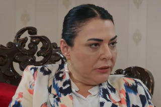 Panna młoda, odcinek 46. Podstęp Beyzy pozbawia Aysu i jej matkę dachu nad głową