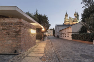 Świeży punkt na mapie smakoszy architektury. Food Fort wyrósł z niepozornego budynku gospodarczego