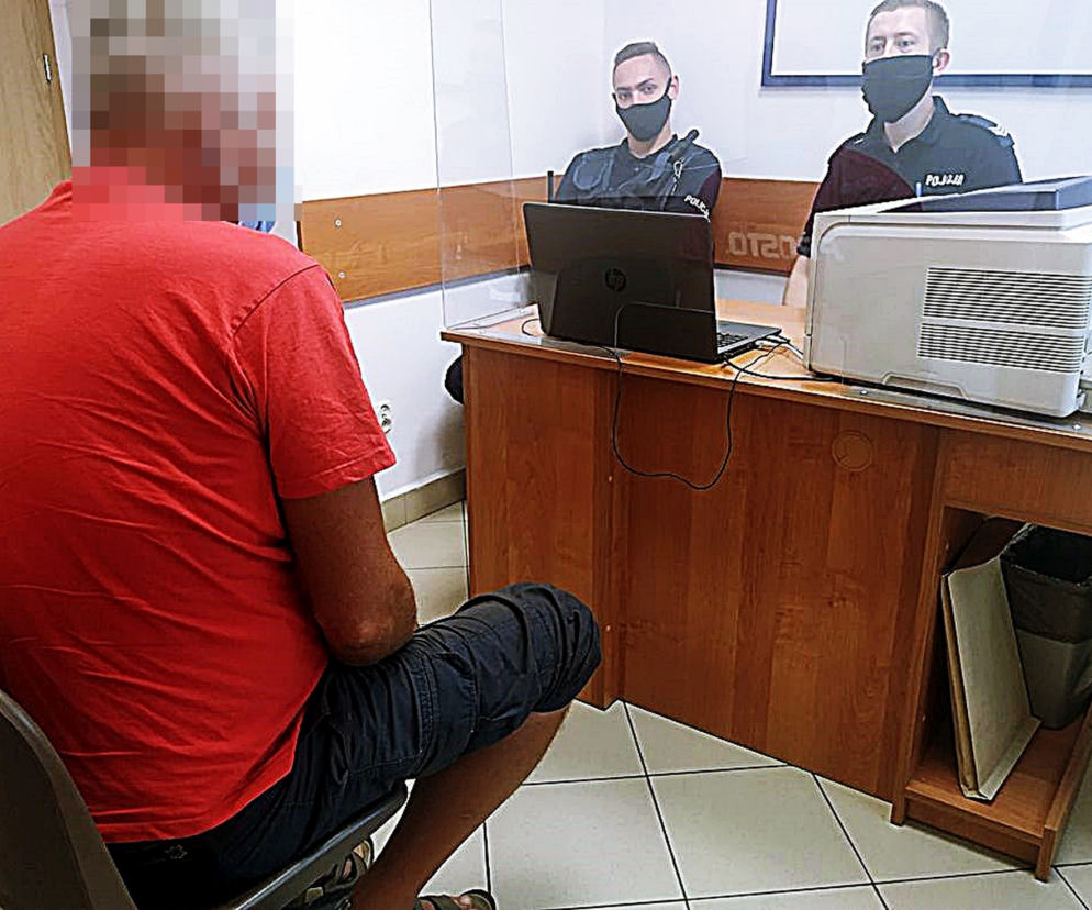 Bielsk Podlaski. 6-letnia dziewczynka samotnie szła drogą. Ojciec w tym czasie pił z kolegą