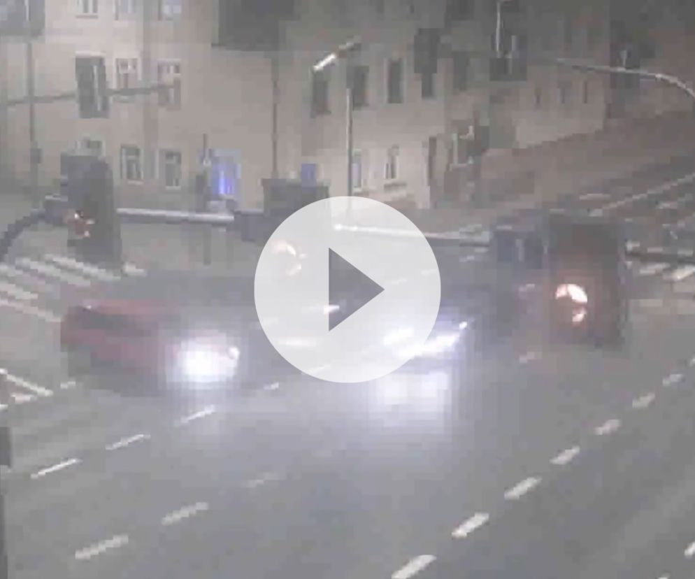 Ełk. Wymusiła pierwszeństwo przejazdu na skrzyżowaniu. Jest nagranie z momentu wypadku! 