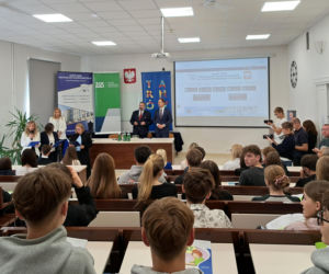 Przed pierwszą pracą musisz to wiedzieć: Lekcja z ZUS chroni przed pułapkami 