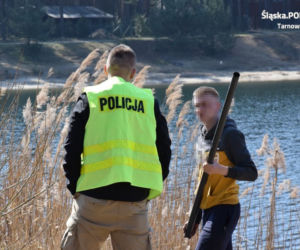 Policjanci czujni w dobie epidemii. Tak patrolują ulice miast Śląska i Zagłębia [ZDJĘCIA]