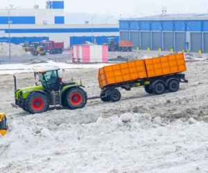 Bezpieczny plac manewrowy w zimie – jak skutecznie usuwać śnieg i lód?