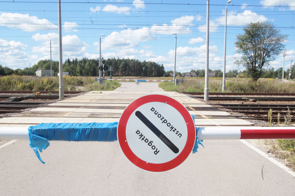 Remont stacji w Czachówku zakończył się kilka lat temu. Kością niezgody są windy, których... nadal nie uruchomiono. Dlaczego?