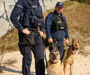 Nowy „funkcjonariusz” na czterech łapach zasilił szeregi policji w Lęborku