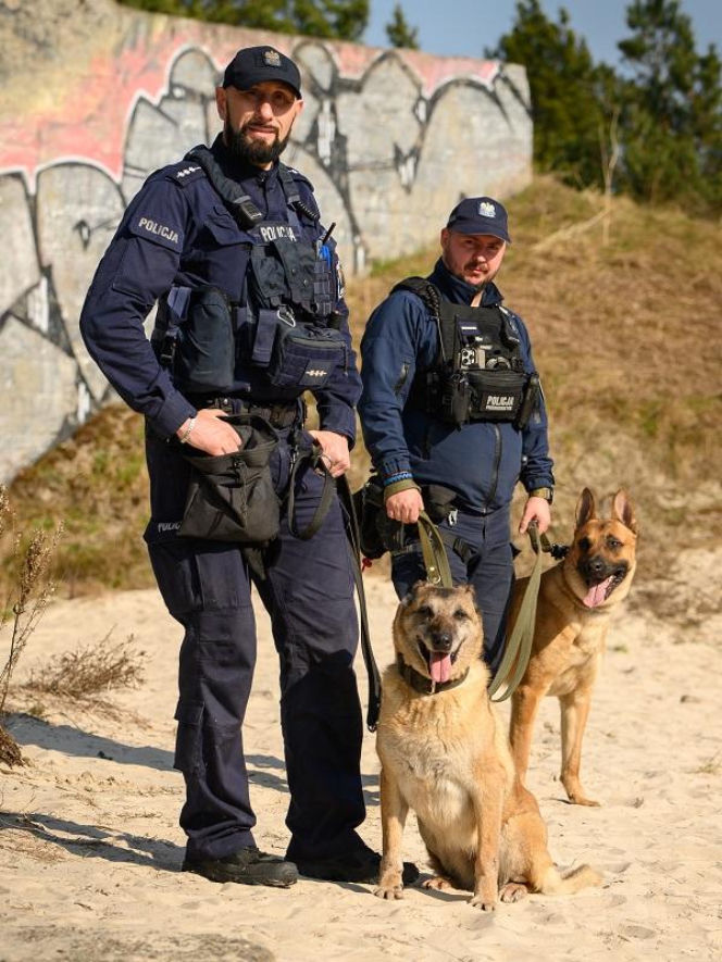 Nowy „funkcjonariusz” na czterech łapach zasilił szeregi policji w Lęborku