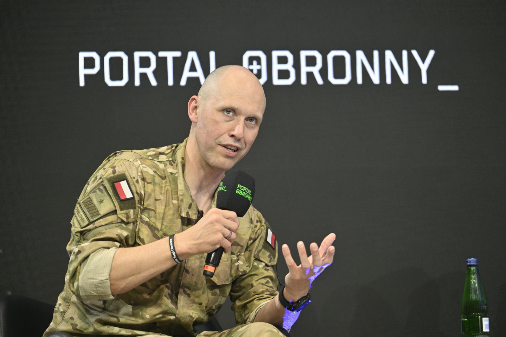 Warszawskie Targi Obronne. Scena Biała. Fire chat: Gen. Chmielewski o pasji do cyberbezpieczeństwa i i ekstremalnego biegania