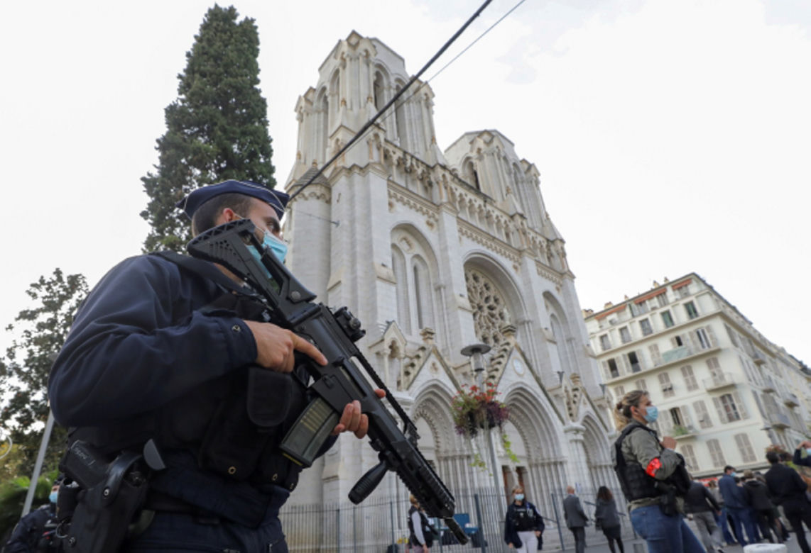 Obcinał głowy nad wodą święconą z Koranem w ręku. Powiedzcie moim dzieciom, że je kocham - ostatnie słowa ofiary terrorysty