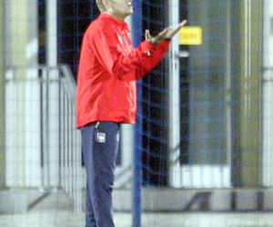 Donald Tusk gra w piłkę