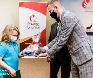 Kazik ze Starego Torunia zachwycił fanów MasterChef Juniora. Gratulacje i upominki w Starostwie Powiatowym