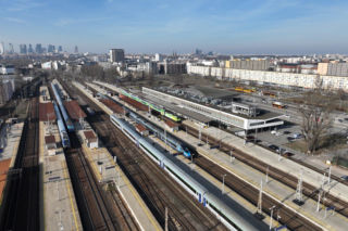 Przebudowa Warszawy Wschodniej. Wybrano wykonawcę prac wartych ponad 3,6 mld zł. Będzie ogromny dach, nowe schody ruchome, estakada i windy