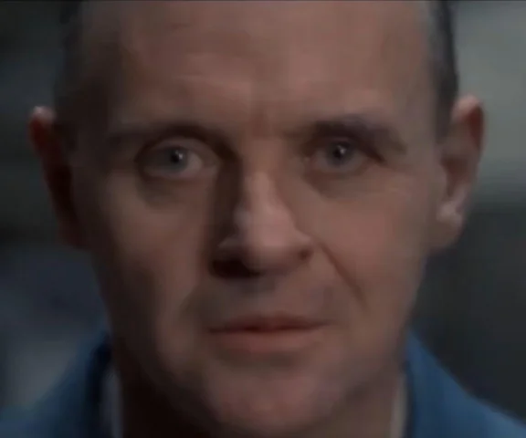 Każdy pamięta, jak Hannibal Lecter wita się z Clarice. Prawda jest jednak zupełnie inna