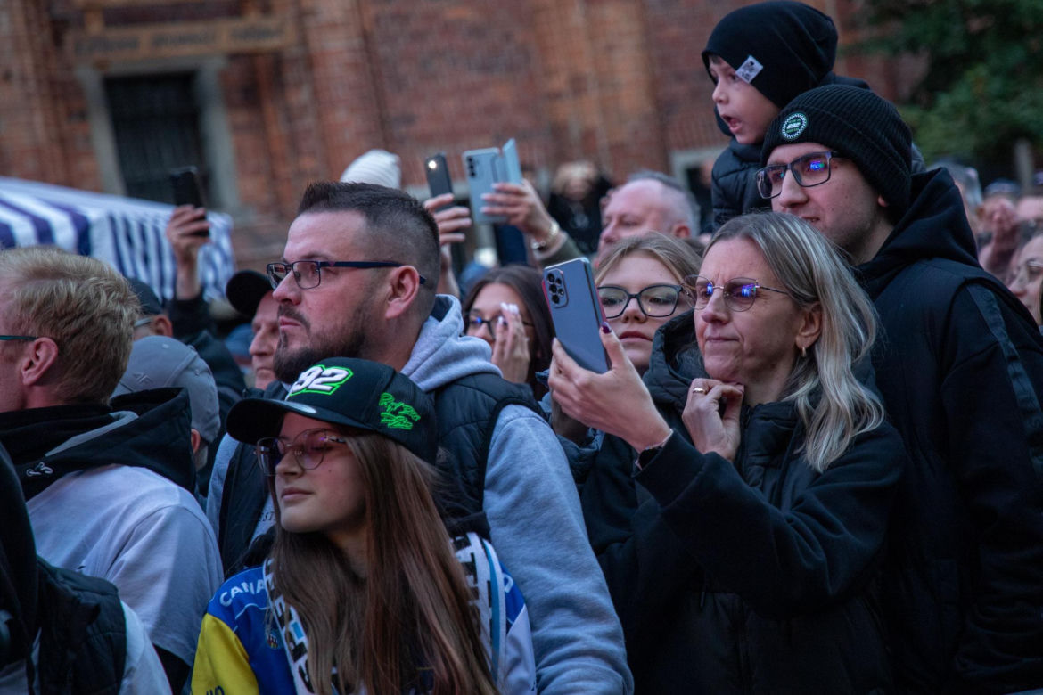 Mistrzowska feta Apatora na Rynku Staromiejskim w Toruniu