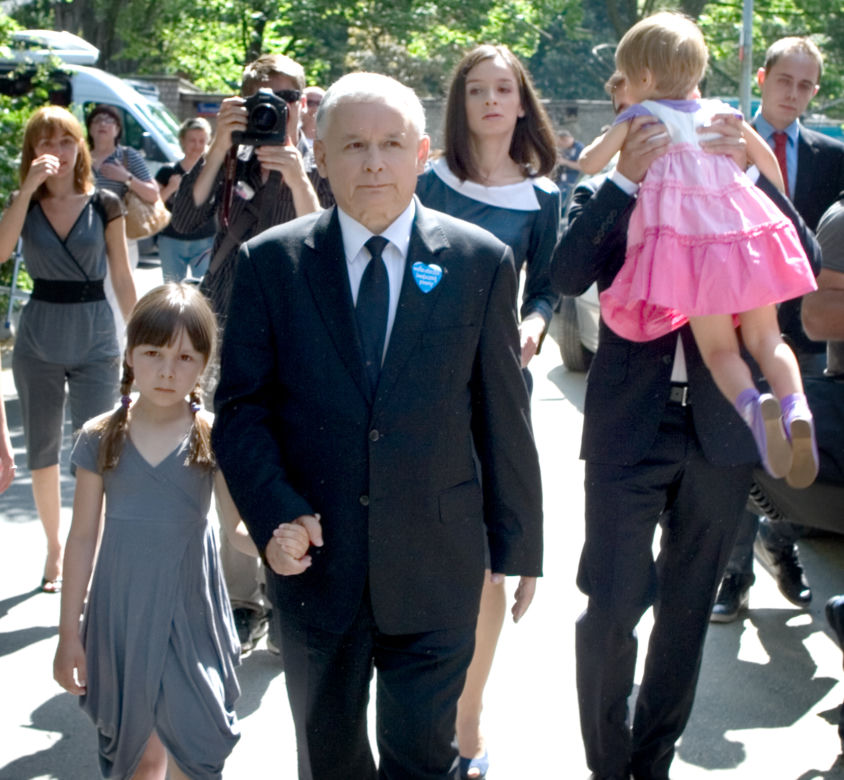 Jarosław Kaczyński głosuje w II turze
