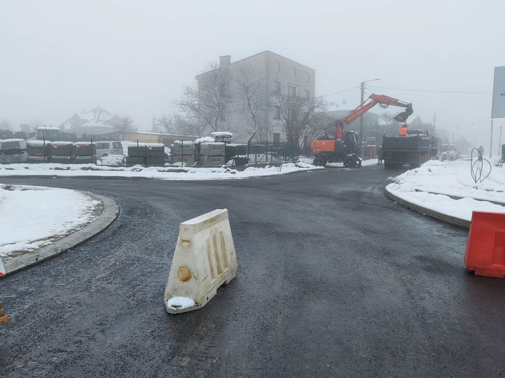 Zamykają ulicę Moniuszki. Przed nami kolejny etap budowy ronda