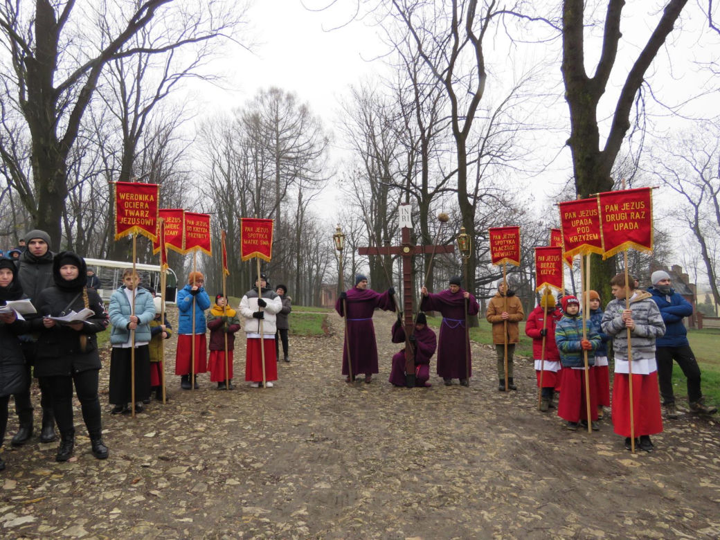 Misterium Męki Pańskiej na kalwaryjskim wzgórzu w Piekarach Śląskich