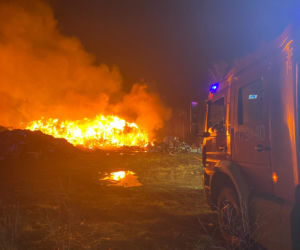 Płonie składowisko tekstyliów w Kamieńcu!