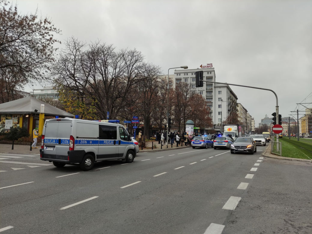 Ogromna awantura na ul. Puławskiej. Zablokowali furgonetkę antyaborcyjną 