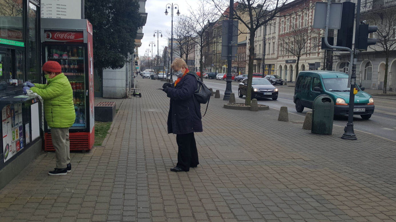 W czwartek został wprowadzony obowiązek zakrywania ust i nosa. 