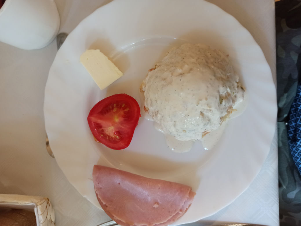 Posiłki w sanatorium. Tym nas karmią na śniadanie, obiad i kolację