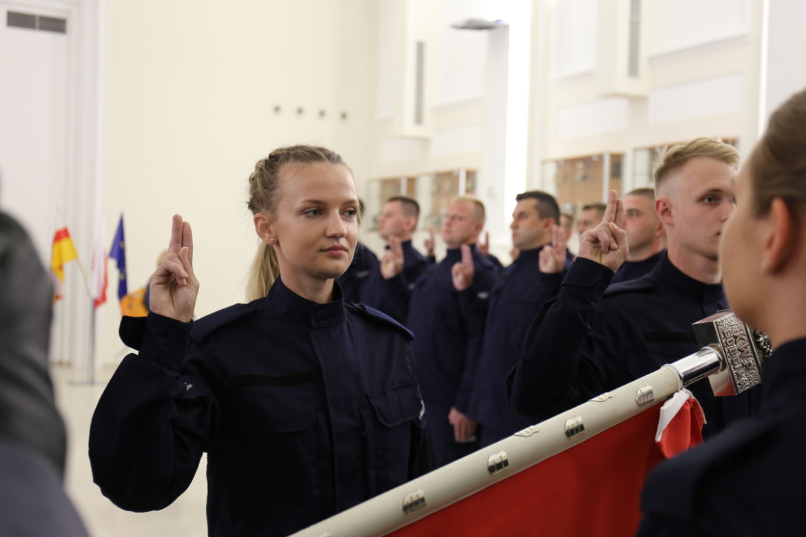 Lublin: Nowi policjanci złożyli ślubowanie. Nowi funkcjonariusze w Lubelskiem [ZDJĘCIA]