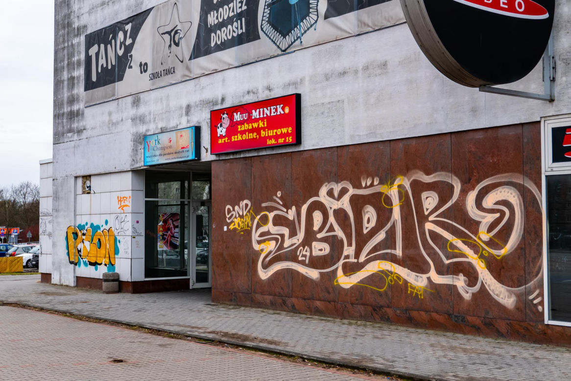 Centrum handlowe Land przy metrze Służew w Warszawie