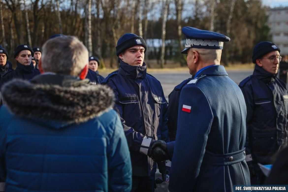 Nowi policjanci w świętokrzyskim garnizonie. W szeregi wstąpiło 58 funkcjonariuszy 