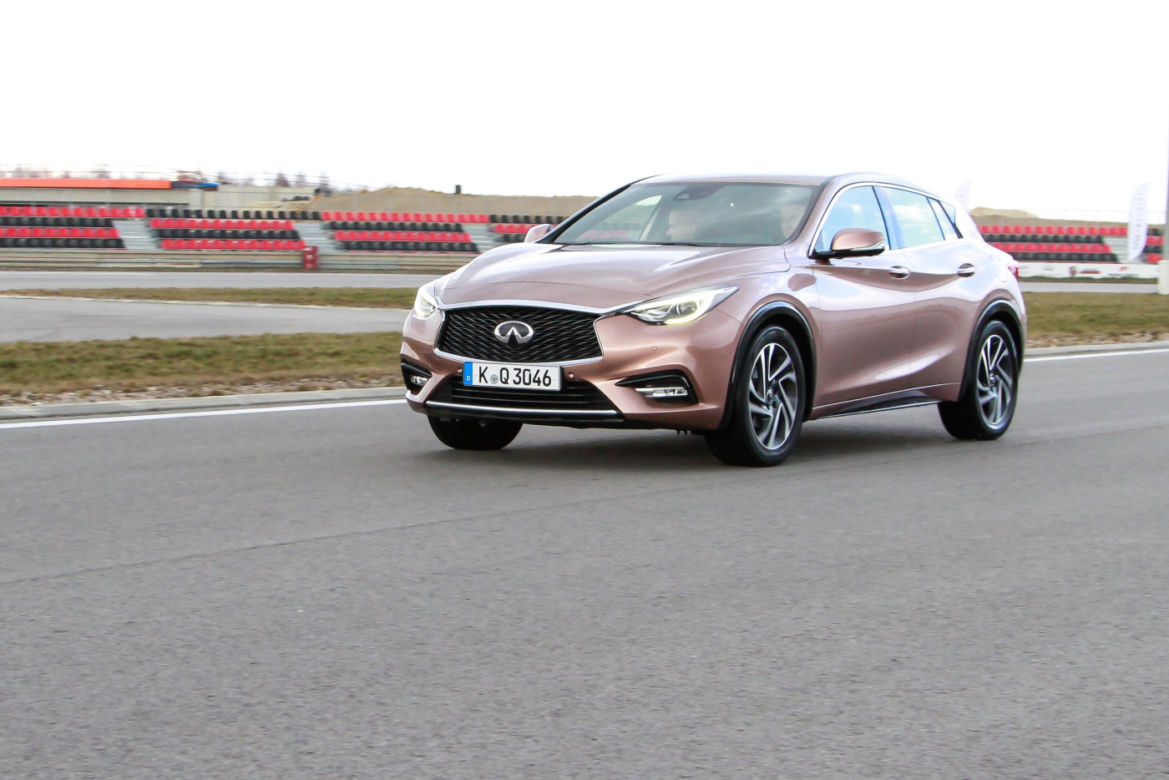 Infiniti Q30 na Torze Jastrząb 