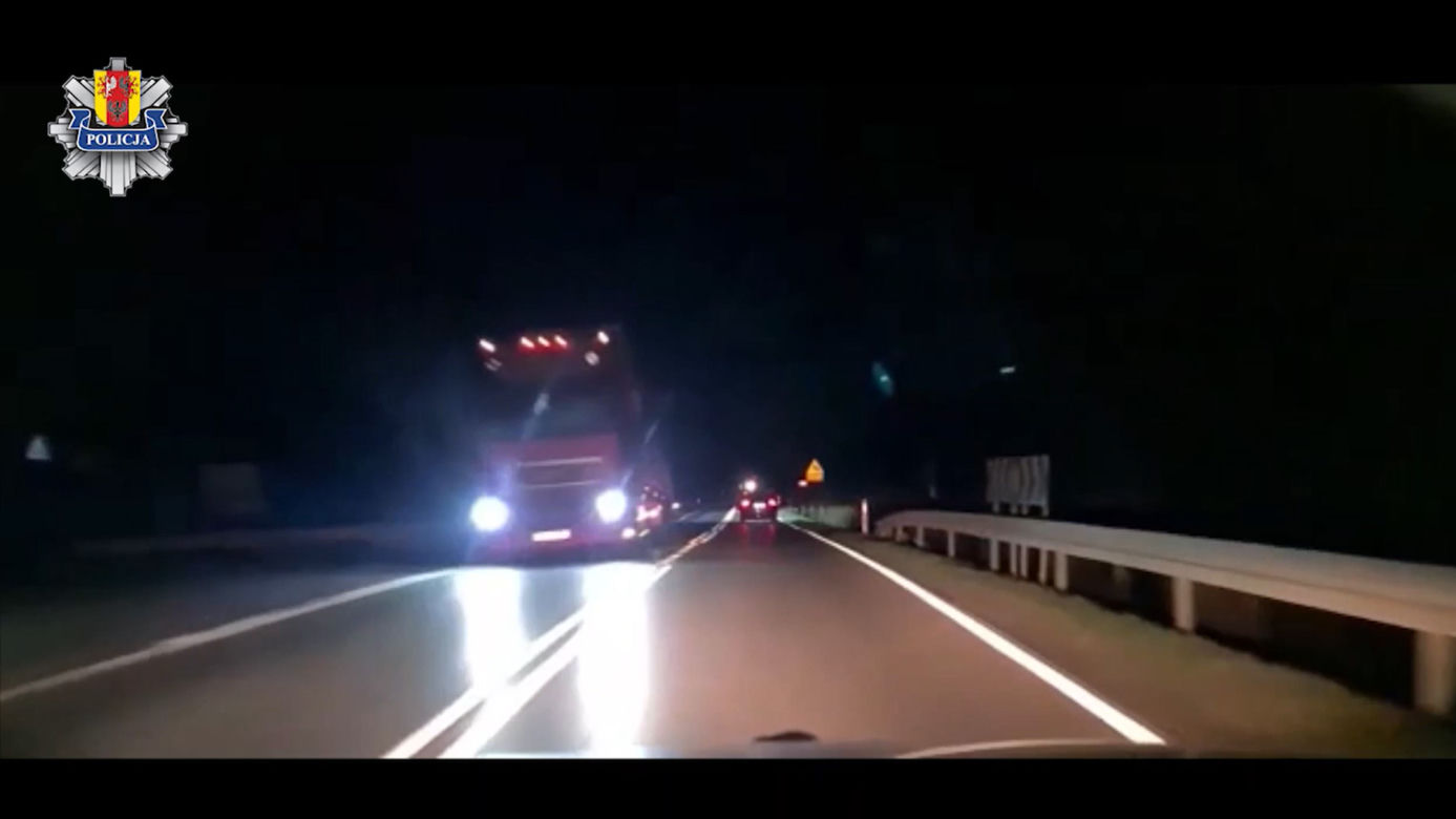 Tak kompletnie pijany 54-latek jechał tirem! Wideo pokazuje sceny z drogi krajowej