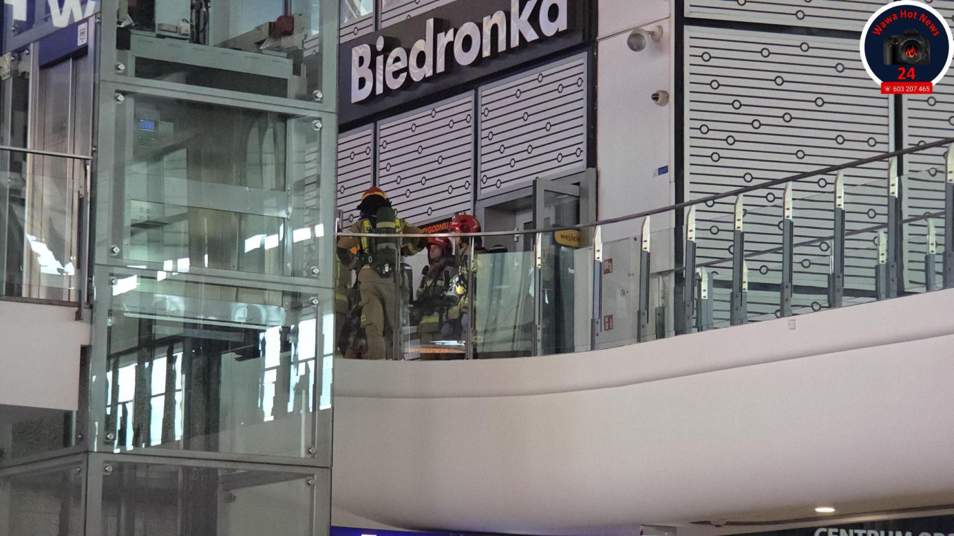 Pożar Biedronki w centrum Warszawy! Duża ewakuacja, na miejscu służby