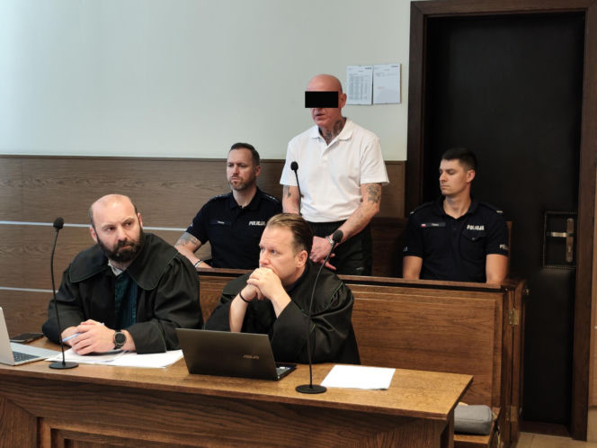Zabili 83-letnią seniorkę za 180 zł.  Jej pokiereszowane ciało ukryli w wersalce