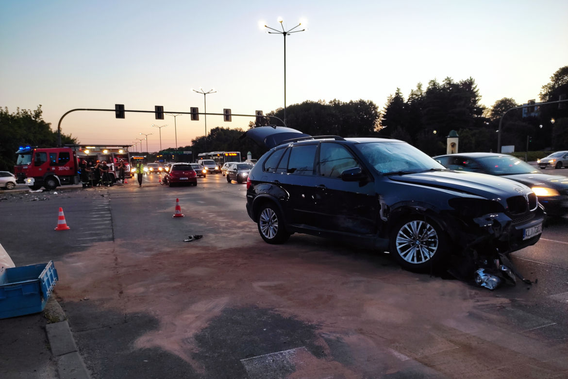 Wypadek na skrzyżowaniu ulic Stella Sawickiego i Bora Komorowskiego