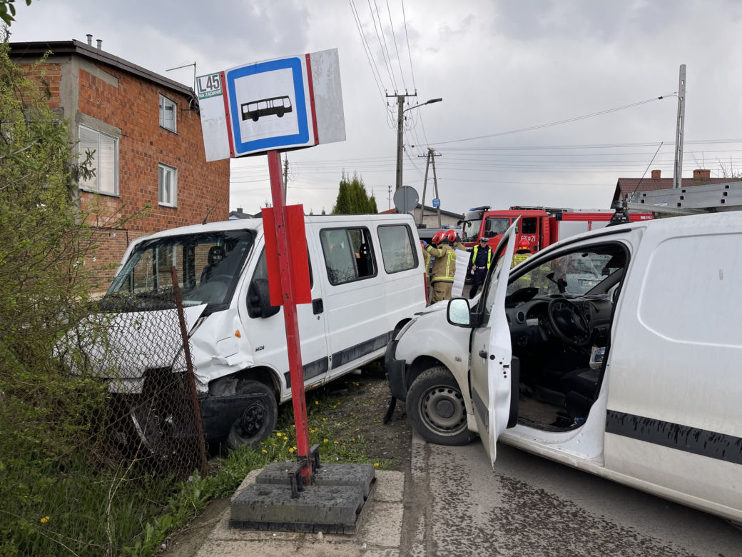 Dramat pod Wołominem. Pijany kierowca busa skosił dwóch pieszych. W akcji śmigłowiec LPR