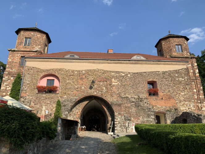 To jedno z najpiękniejszych śląskich miast. Jego ozdobą jest nie tylko rynek, ale też gotycki zamek