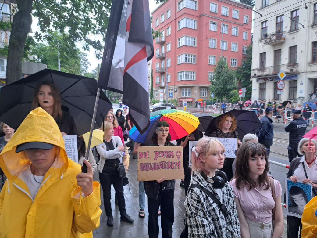 "Nigdy nie będziesz szła sama. Solidarnie z Joanna". Protest w Krakowie