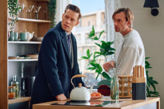 Na Wspólnej, odcinek 4171: Zagrożony utratą zawodu Mariusz topi smutki w alkoholu, odcinając się od Oli - ZDJĘCIA